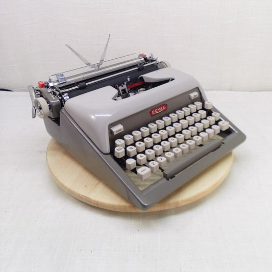 1961 Royal Futura 800 Reconditioned Typewriter