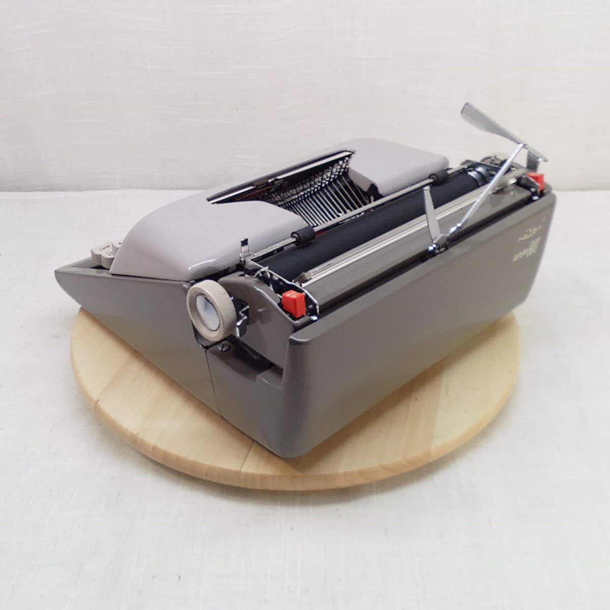 1961 Royal Futura 800 Reconditioned Typewriter
