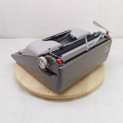 1961 Royal Futura 800 Reconditioned Typewriter