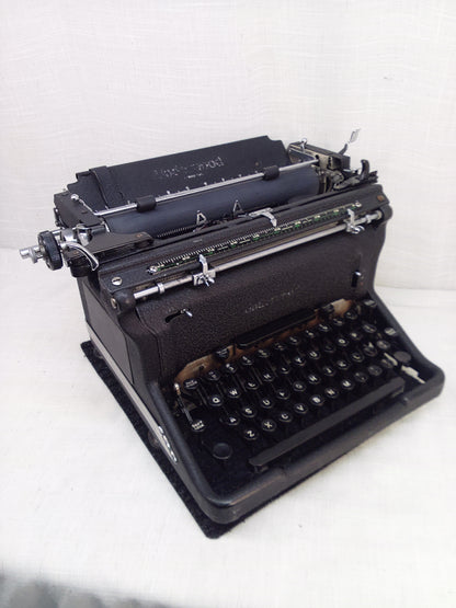 Typewriter - Underwood Model S 1942
