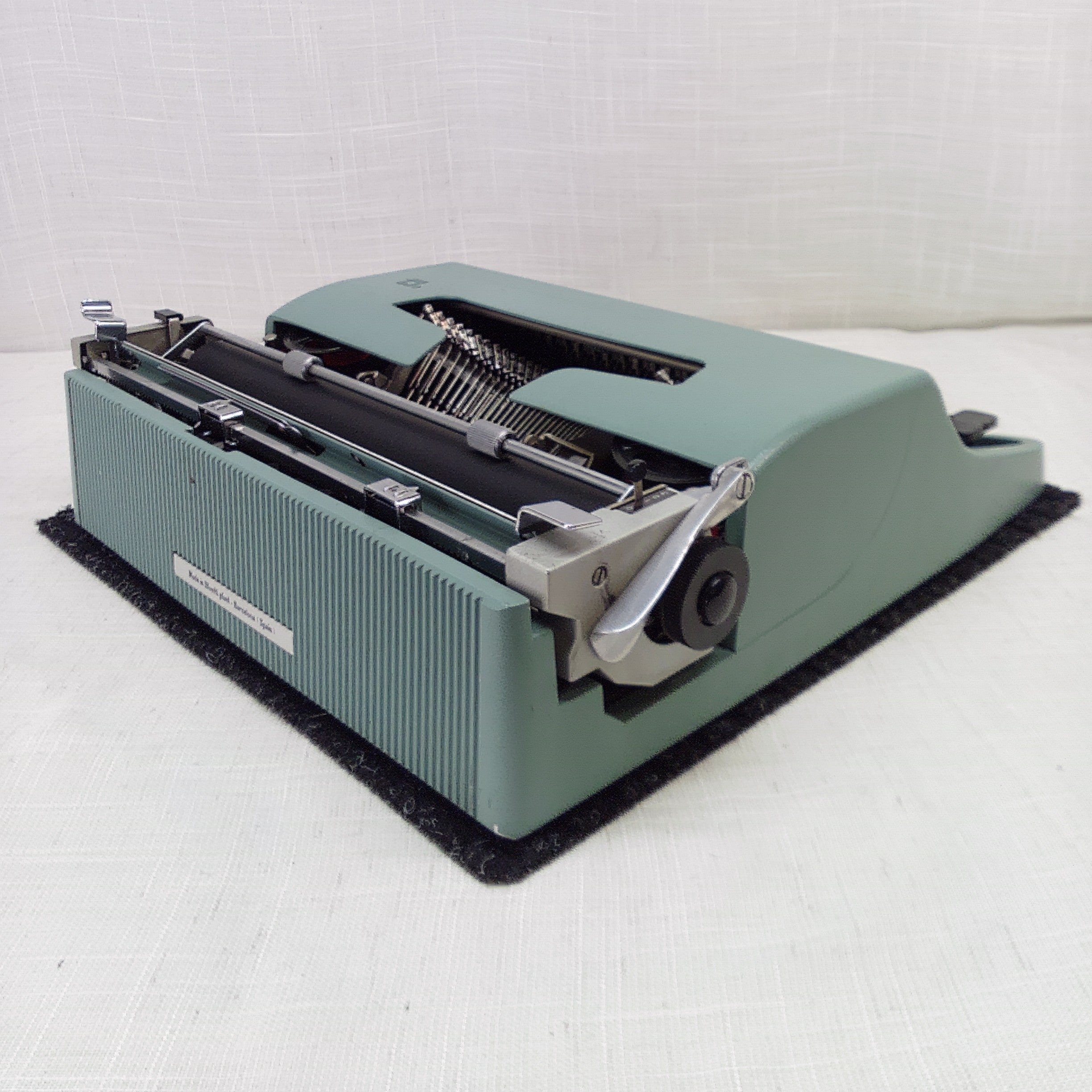 Typewriters for Sale- Olivetti Underwood Lettera 32 1968