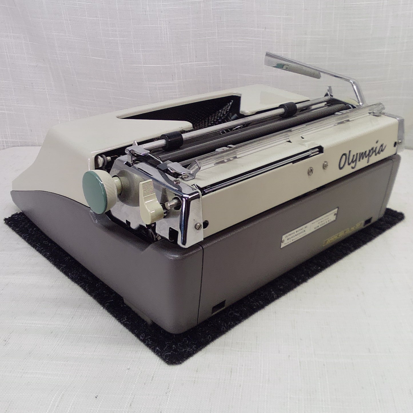 Olympia SM9 1964 - Italic Font Typewriter
