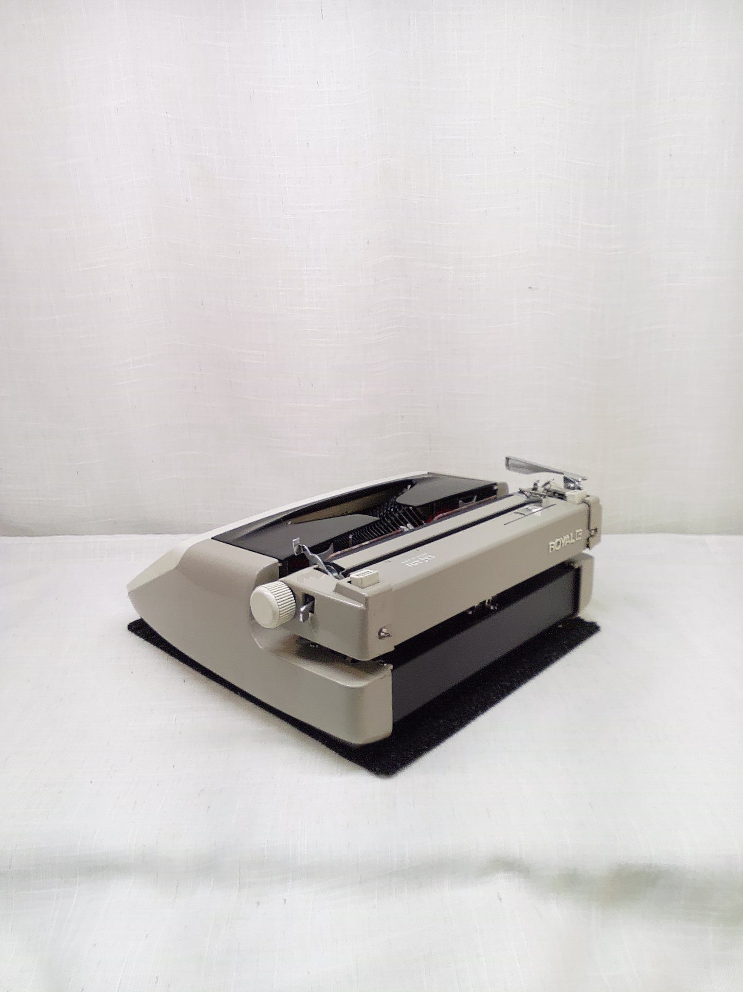 Royal Safari Working Typewriter, 1970