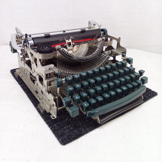 Remington Quiet-Riter 1950, Naked Typewriter