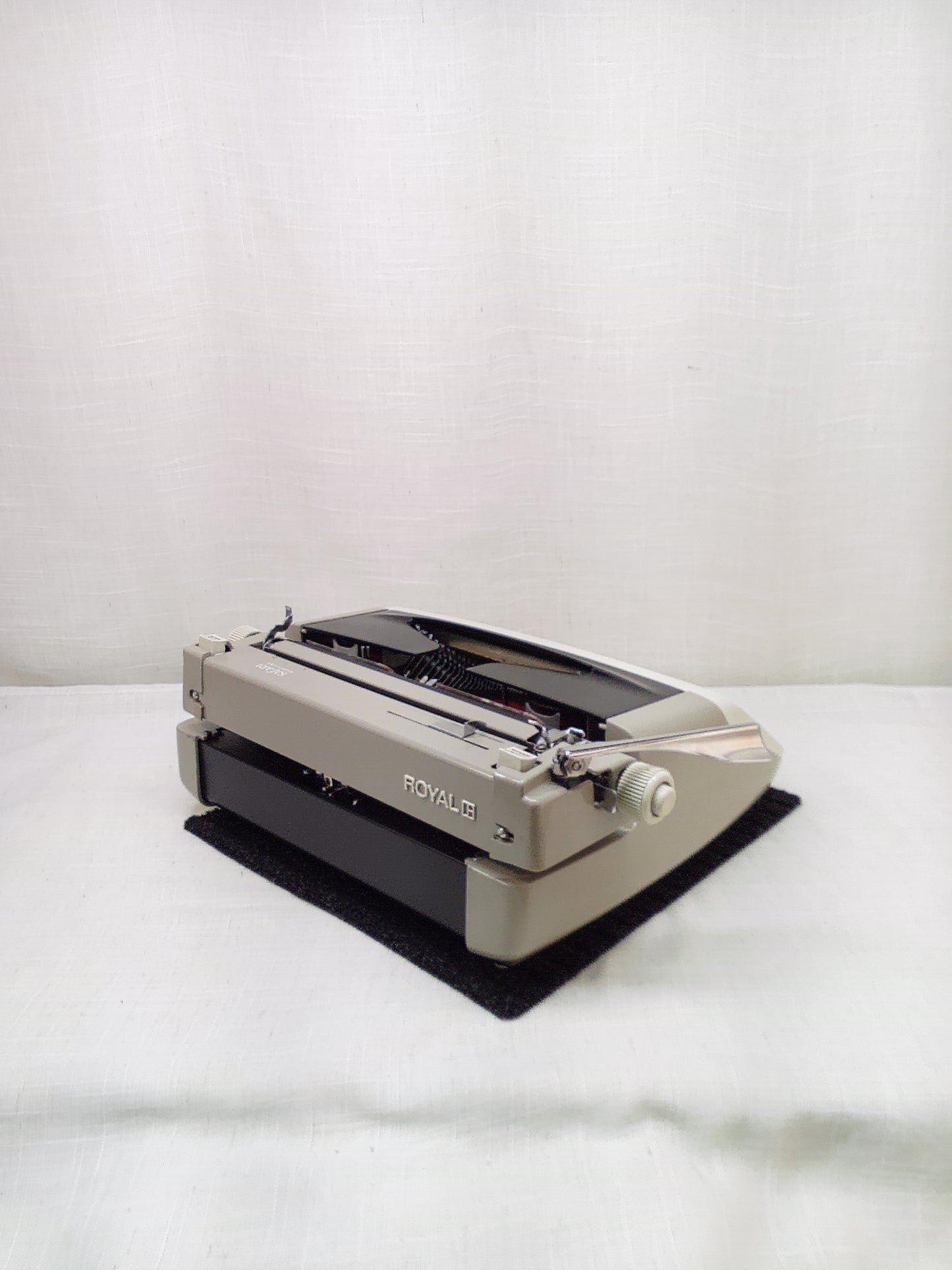 Royal Safari Working Typewriter, 1970