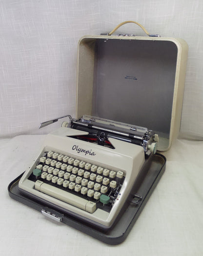 Olympia SM9 1964 - Italic Font Typewriter