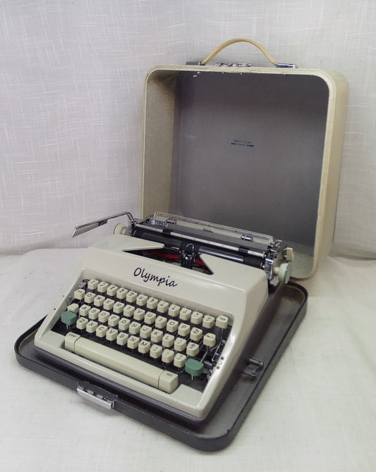 Olympia SM9 1964 - Italic Font Typewriter