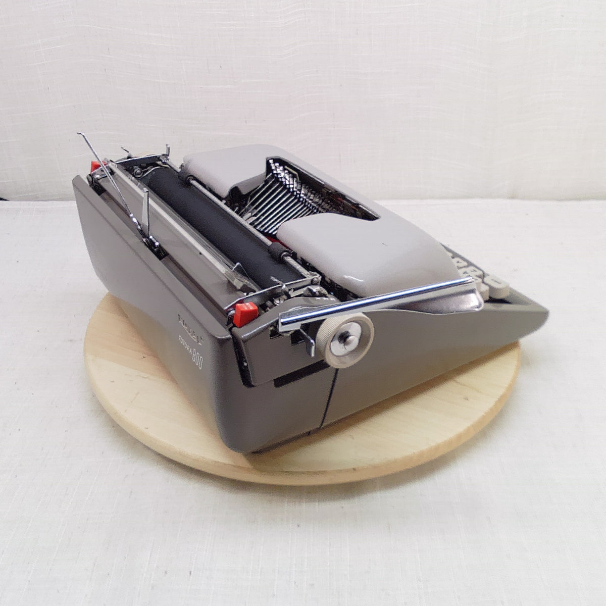 1961 Royal Futura 800 Reconditioned Typewriter