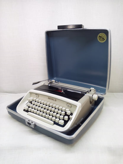 Royal Safari Working Typewriter, 1970