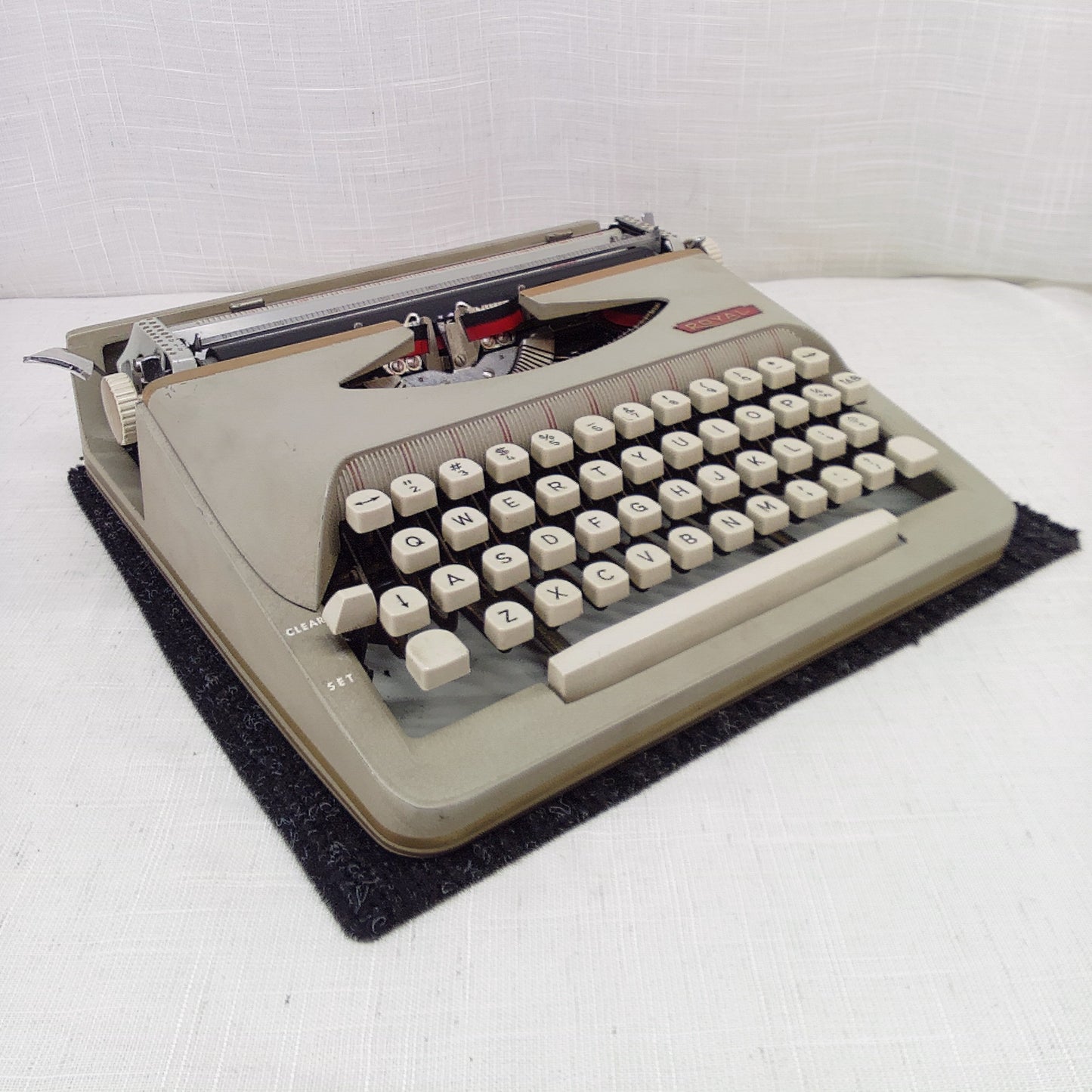 Royal 590 Ultra Portable 1965