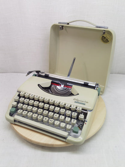 1964 Olympia Splendid Reconditioned Portable Typewriter