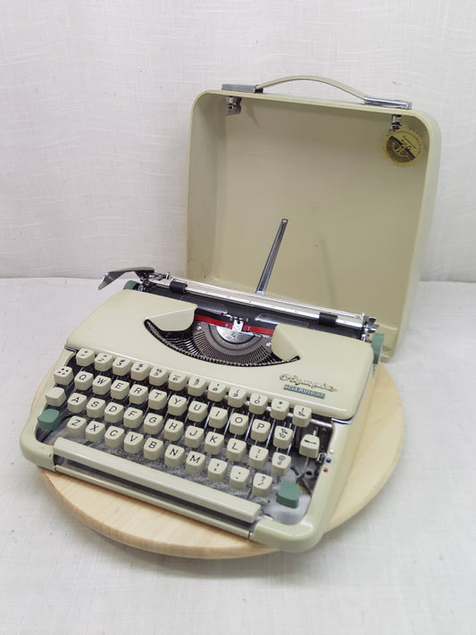 1964 Olympia Splendid Reconditioned Portable Typewriter