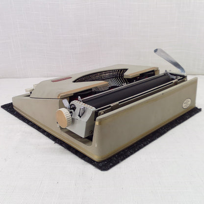 Royal 590 Ultra Portable 1965