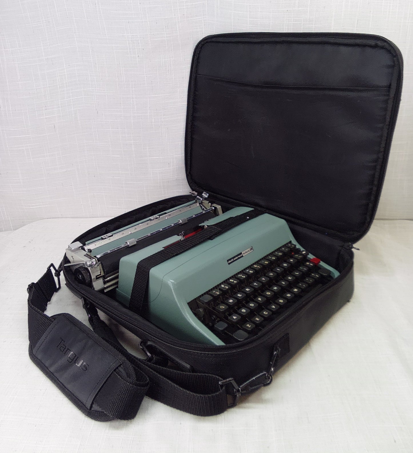Olivetti Underwood Lettera 32 Typewriter - 1968