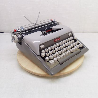 1961 Royal Futura 800 Reconditioned Typewriter