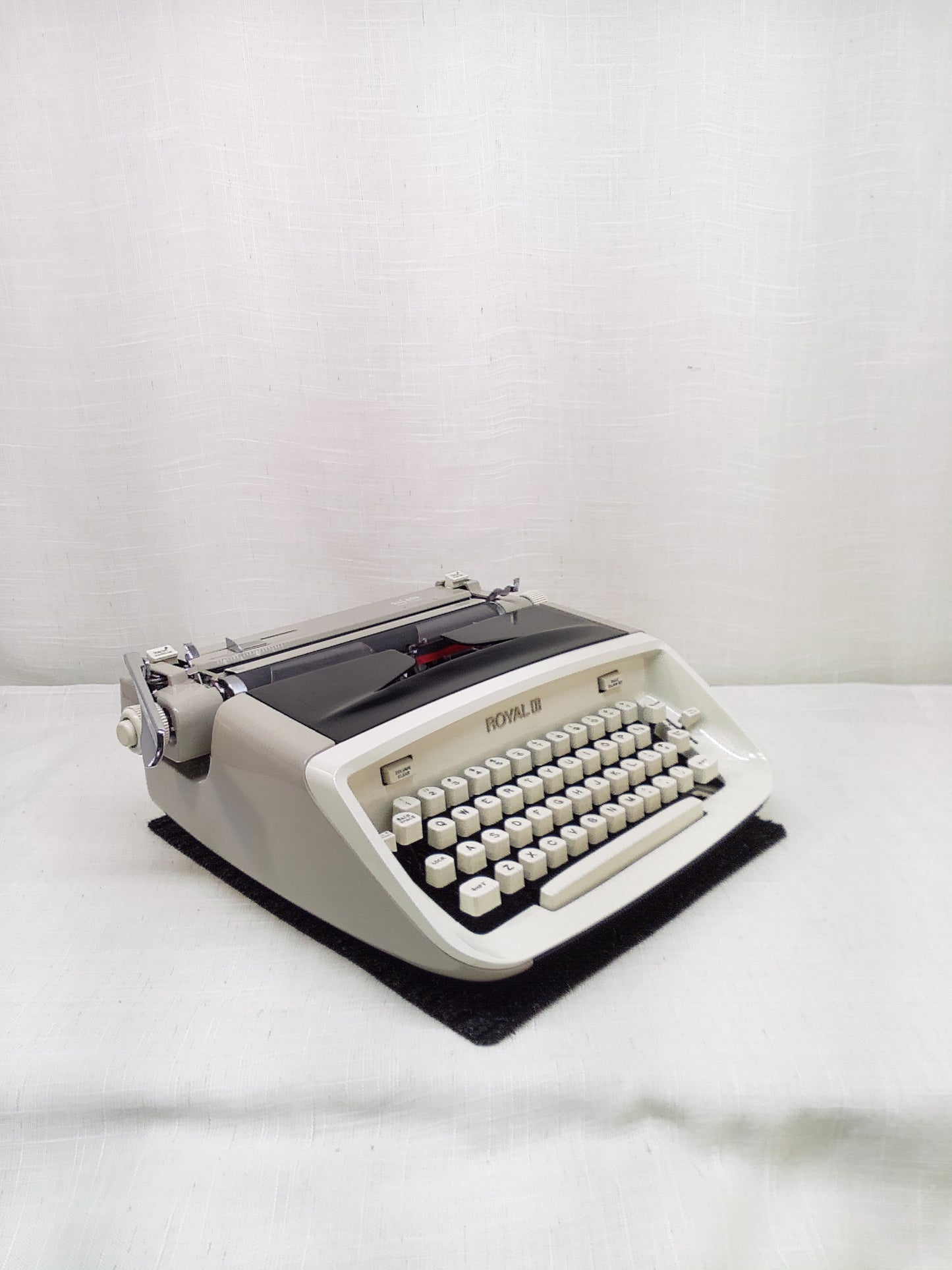 Royal Safari Working Typewriter, 1970