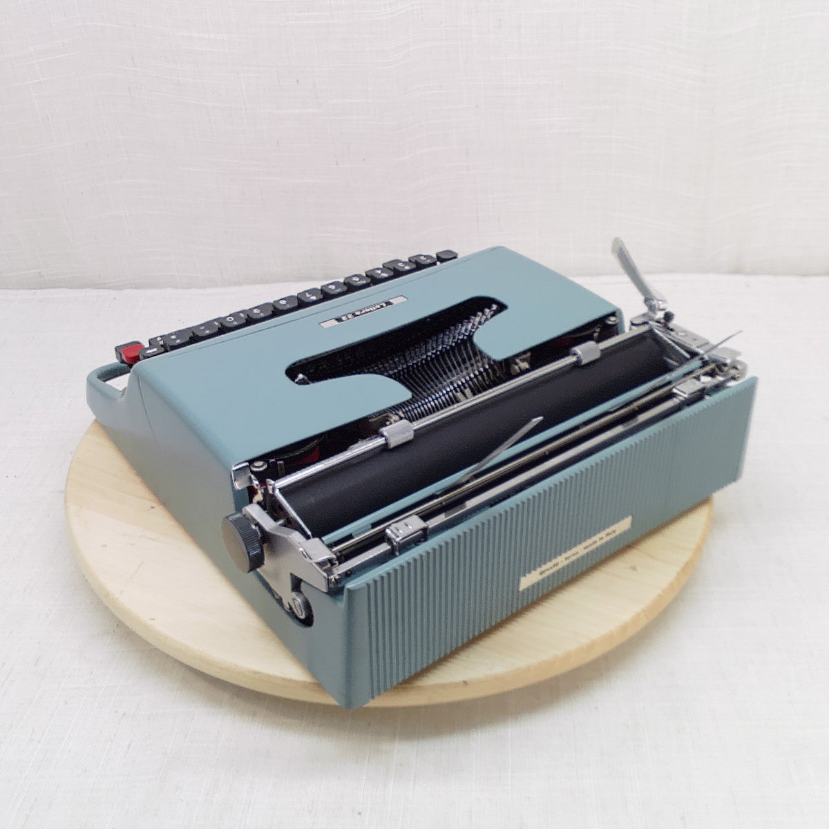 '61 Underwood Olivetti Lettera 22 Reconditioned Typewriter