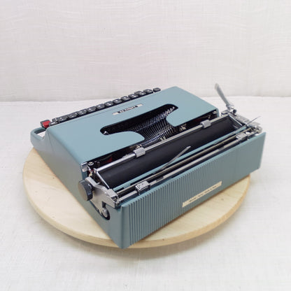 '61 Underwood Olivetti Lettera 22 Reconditioned Typewriter