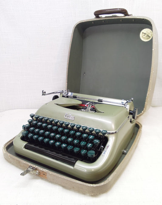 Erika Model 10 Typewriter 1959