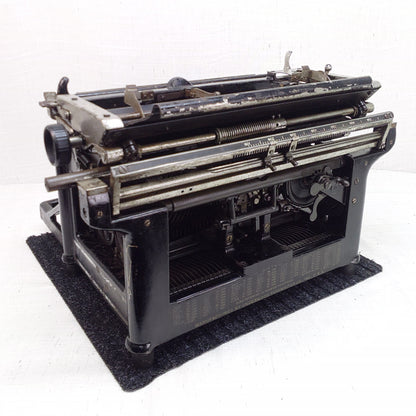 Vintage Typewriter - Underwood No. 4, 1909