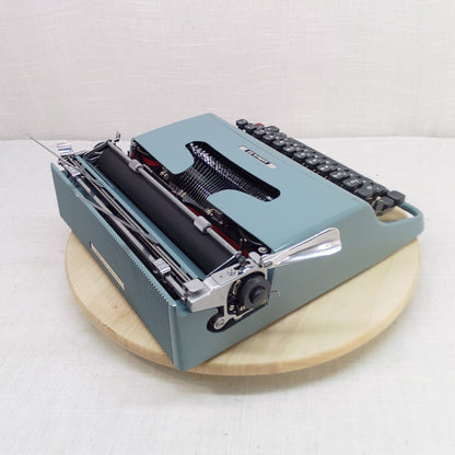 '61 Underwood Olivetti Lettera 22 Reconditioned Typewriter