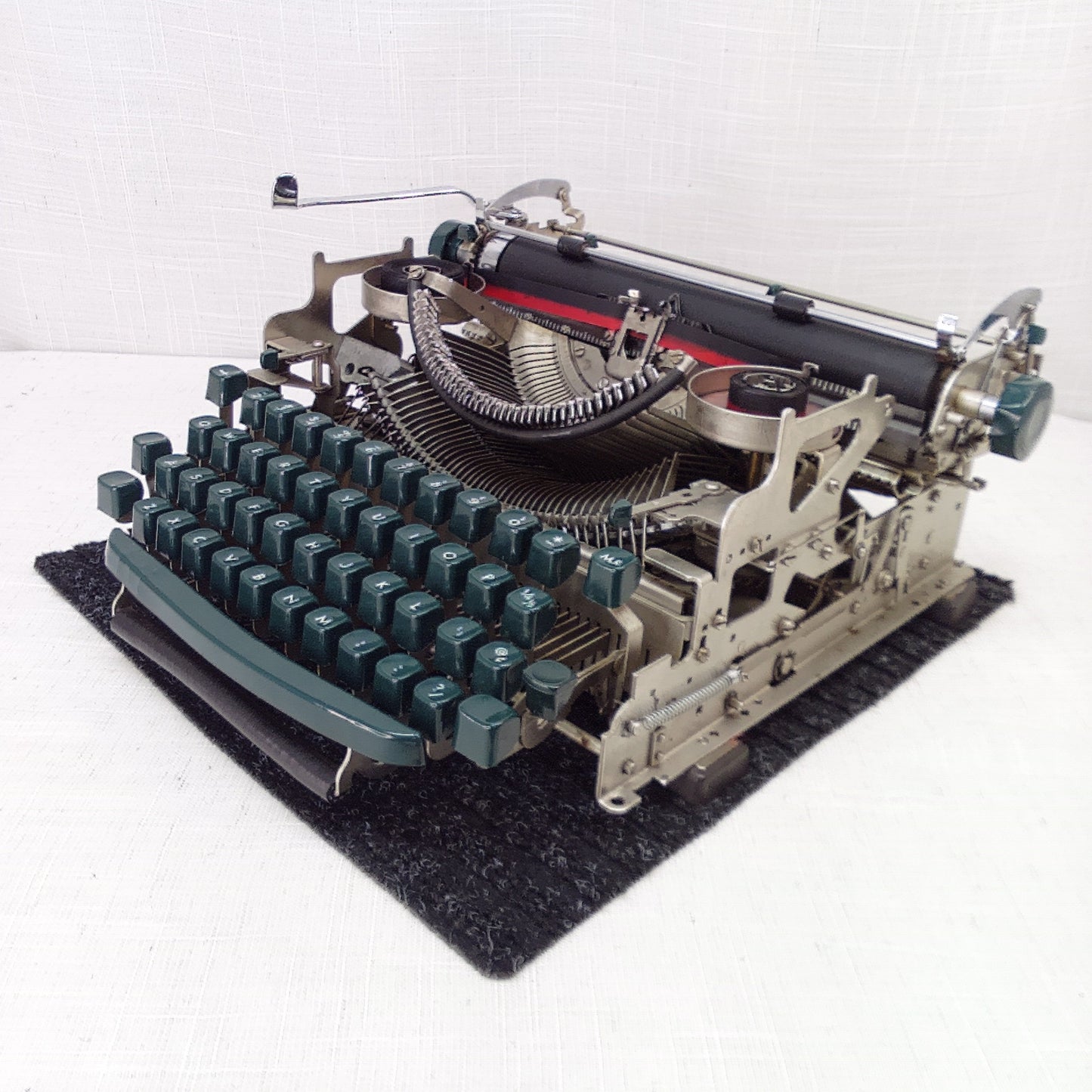 Remington Quiet-Riter 1950, Naked Typewriter
