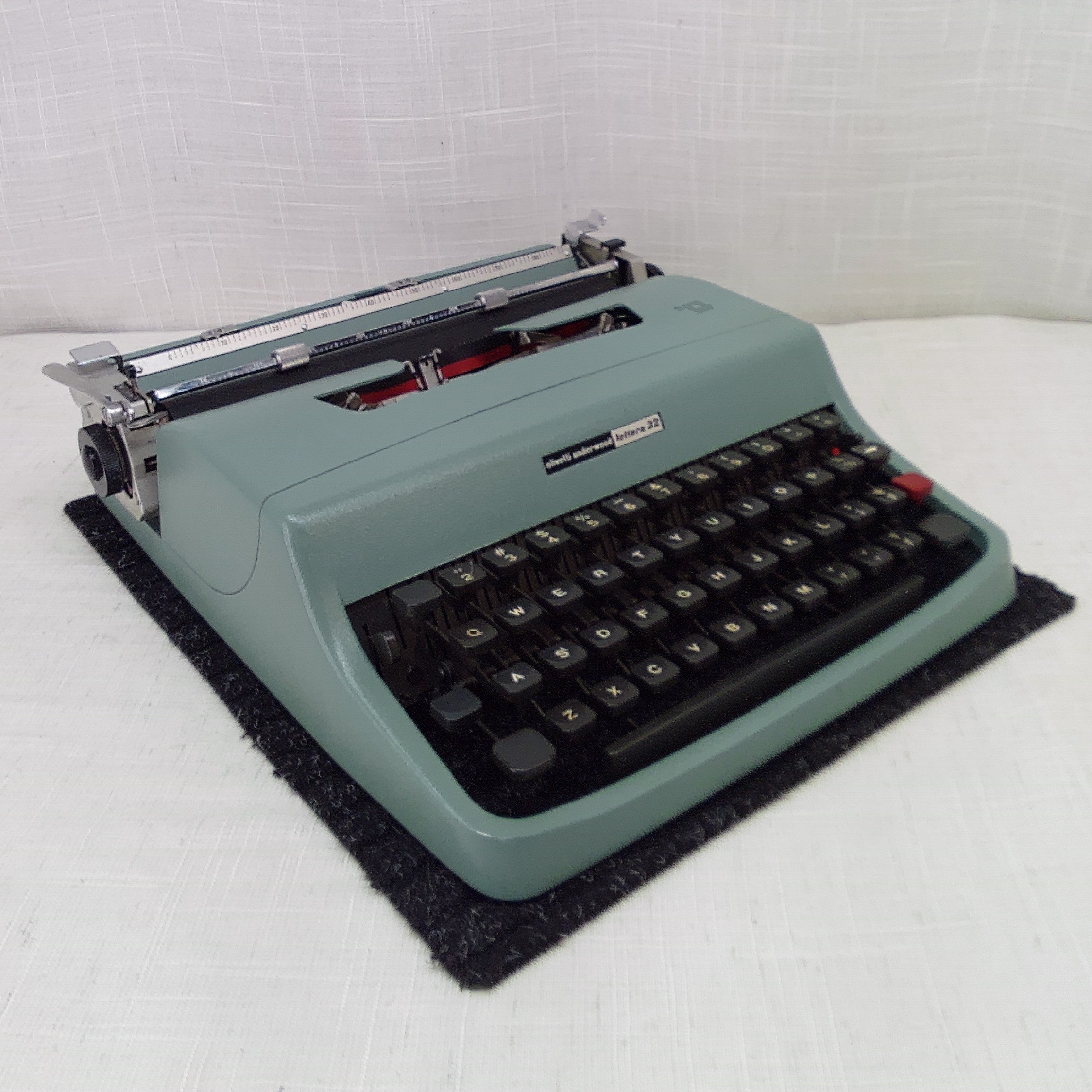 Typewriters for Sale- Olivetti Underwood Lettera 32 1968