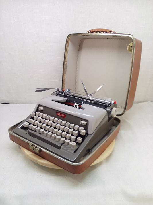 1961 Royal Futura 800 Reconditioned Typewriter