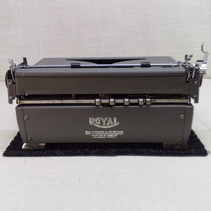 Royal Quiet DeLuxe 1949 (Dreyfuss Model)
